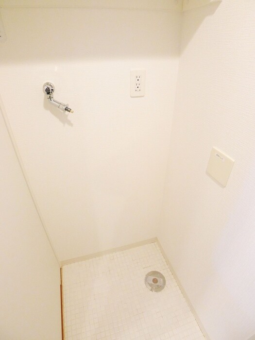 物件内観写真14　(洗濯機置場)