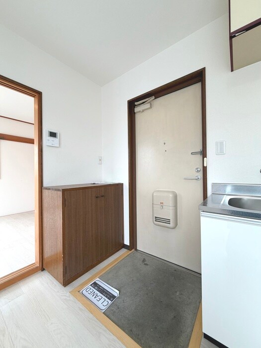 物件内観写真7　(玄関)