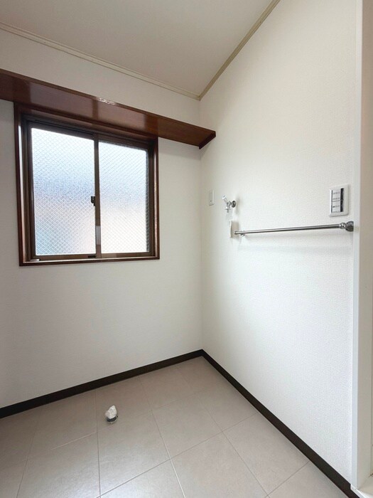 物件内観写真15　(洗濯機置場)