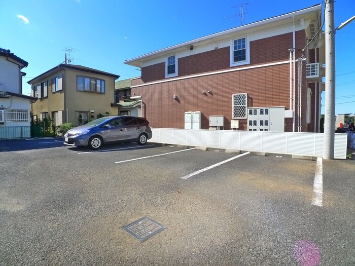 物件外観写真2　(駐車場)