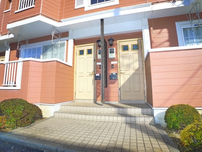 物件外観写真4　(エントランス部分)