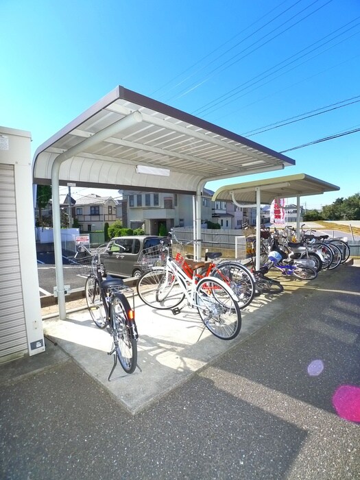 物件外観写真5　(駐輪場)
