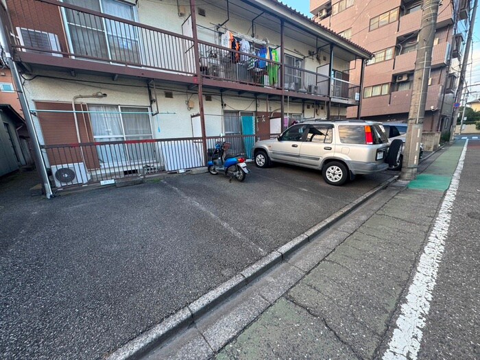 物件外観写真4　(駐車場)