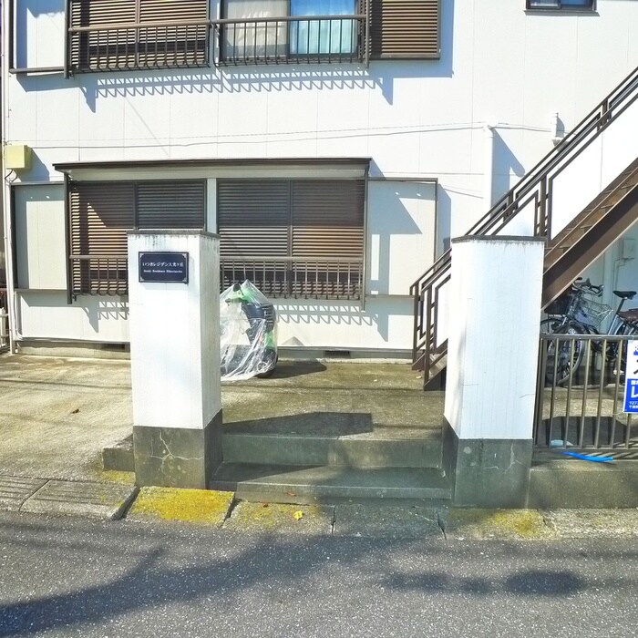 物件外観写真4　(エントランス部分)