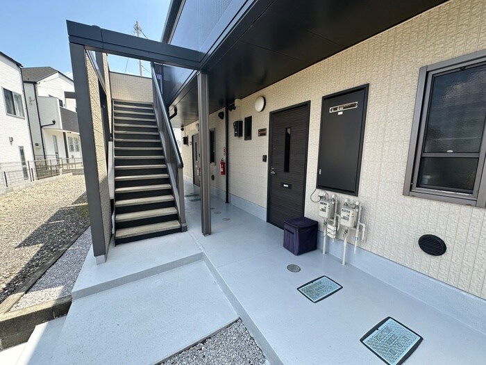 物件外観写真3　(エントランス部分)