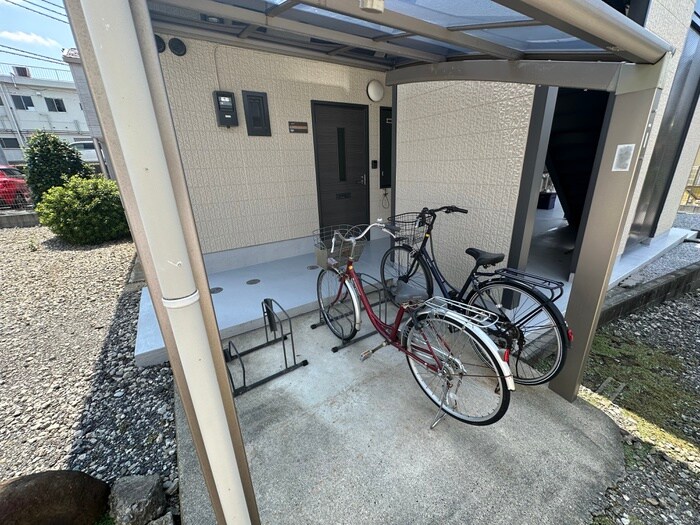 物件外観写真5　(駐輪場)