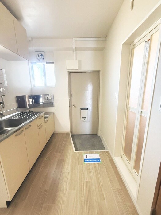 物件内観写真7　(玄関)