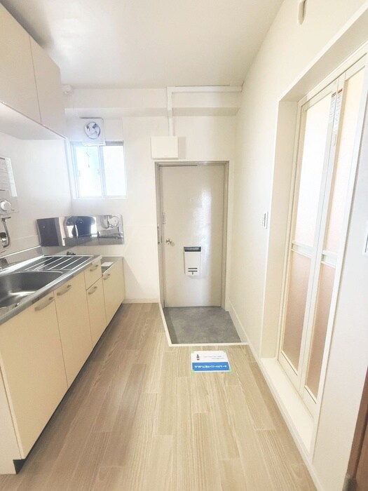 物件内観写真7　(玄関)