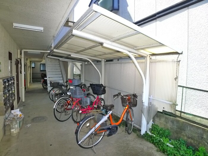 物件外観写真3　(駐輪場)