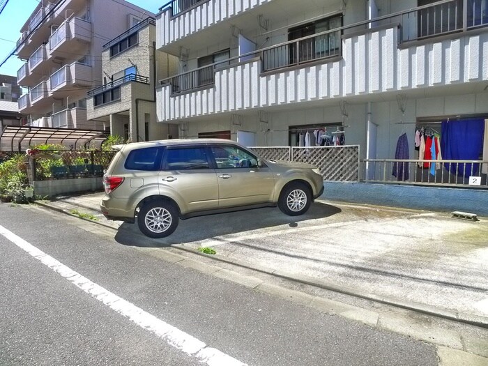 物件外観写真4　(駐車場)
