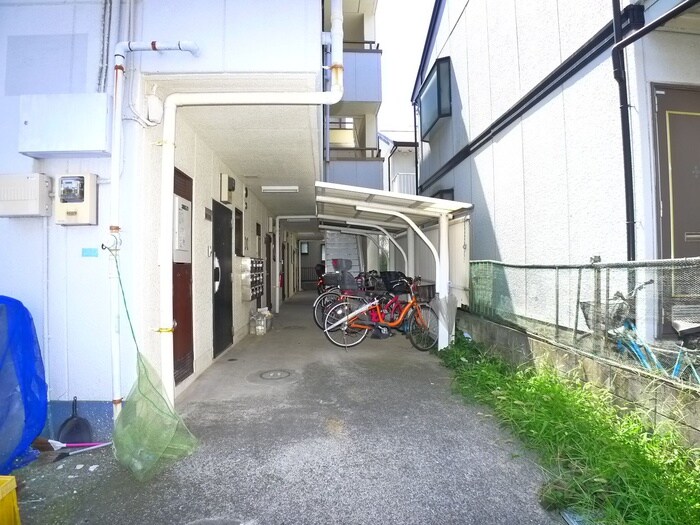 物件外観写真5　(エントランス部分)