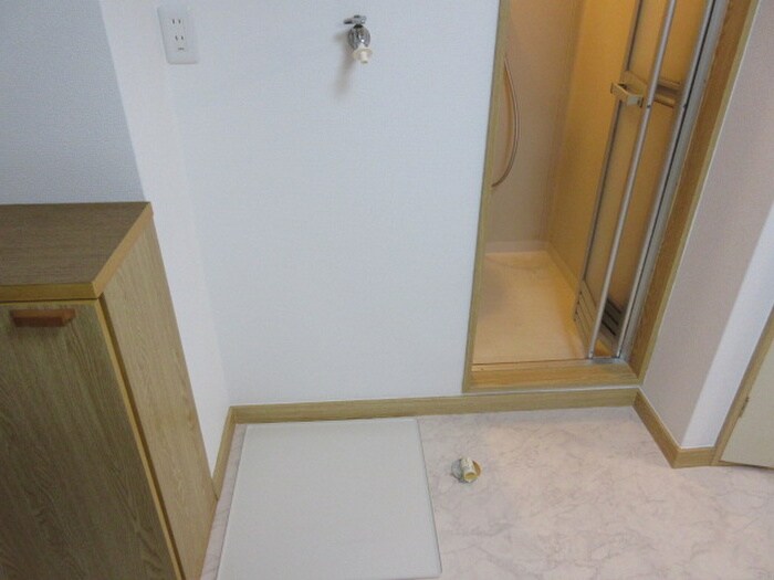 物件内観写真18　(洗濯機置場)