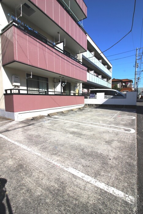 物件外観写真3　(駐車場)