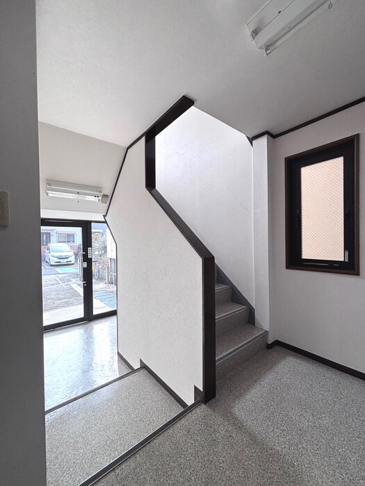 物件外観写真4　(エントランス部分)