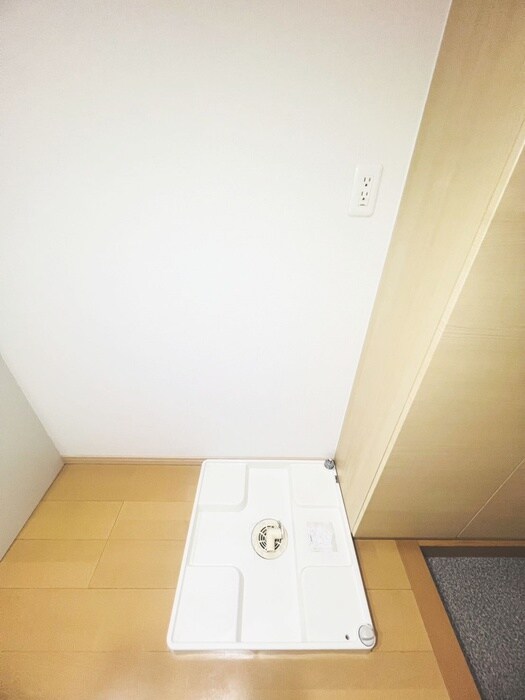 物件内観写真15　(洗濯機置場)