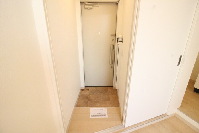 物件内観写真16　(玄関)