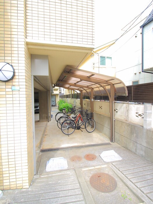 物件外観写真3　(駐輪場)