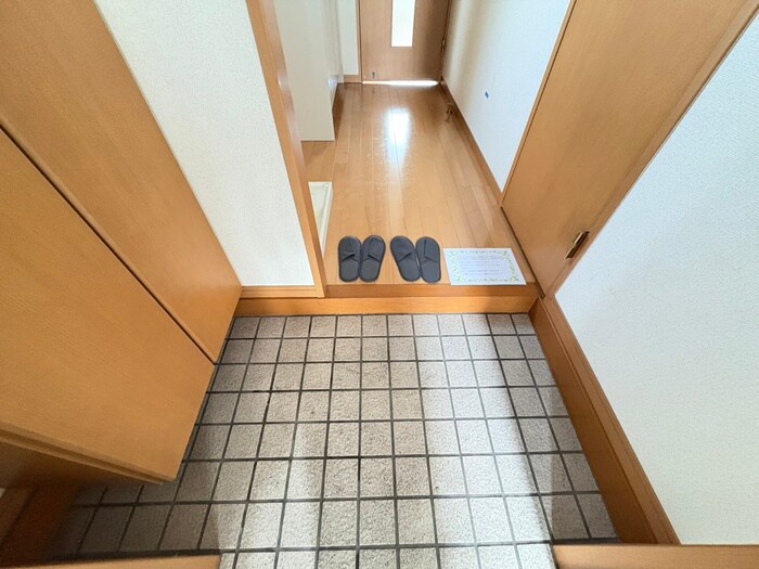 物件内観写真16　(玄関)
