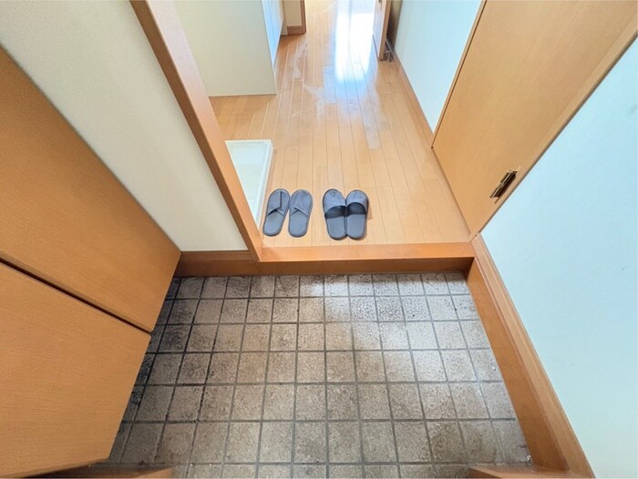 物件内観写真16　(玄関)