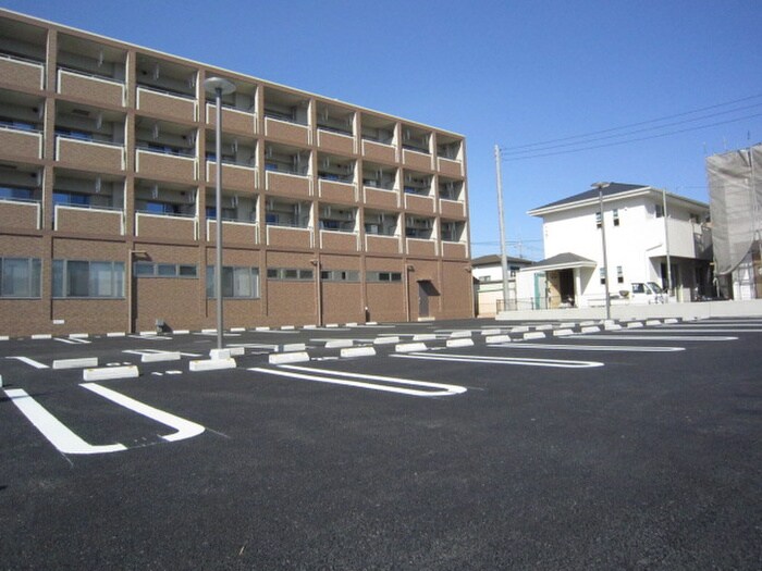 物件外観写真3　(駐車場)