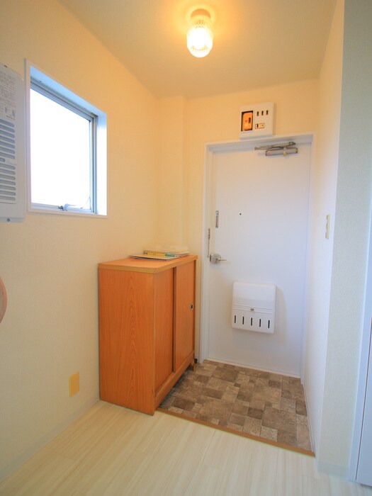 物件内観写真15　(玄関)