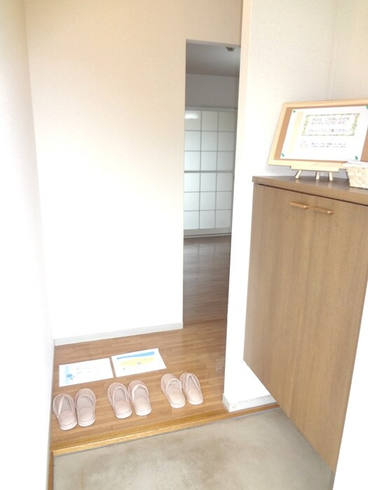 物件内観写真7　(玄関)