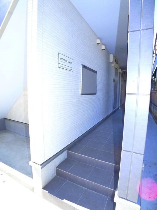 物件外観写真3　(エントランス部分)