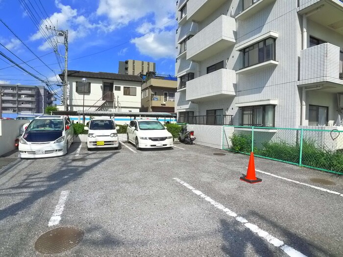 物件外観写真6　(駐車場)