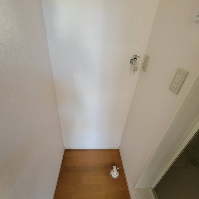 物件内観写真16　(洗濯機置場)