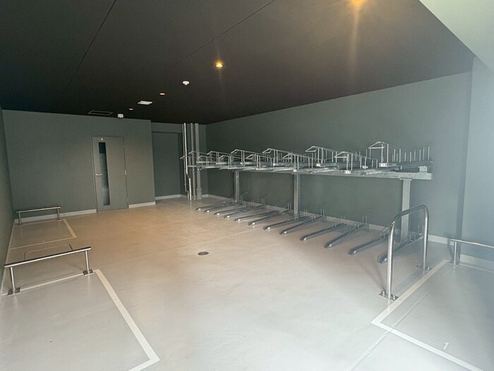 物件外観写真4　(駐輪場)