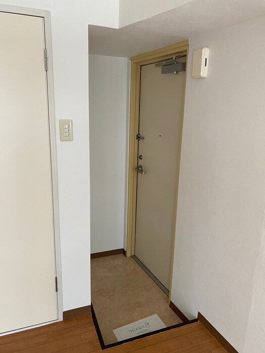 物件内観写真16　(玄関)