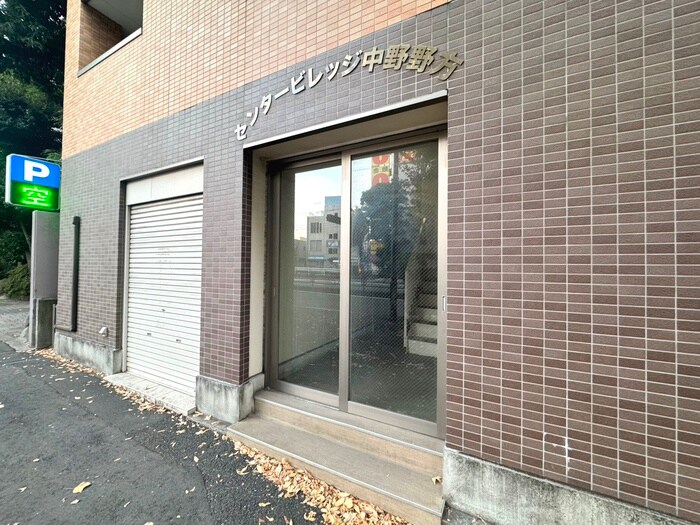 物件外観写真4　(エントランス部分)