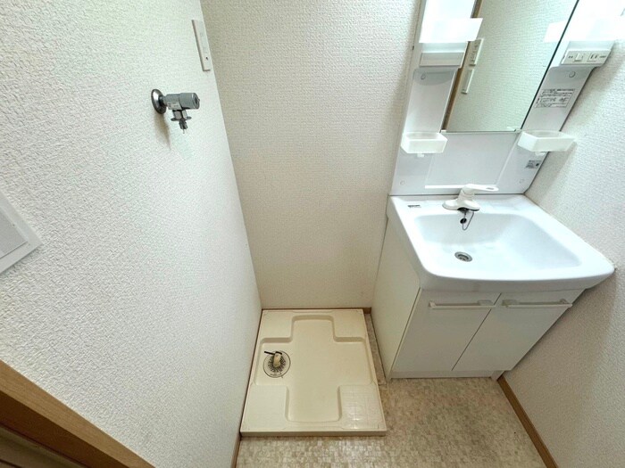 物件内観写真14　(洗濯機置場)