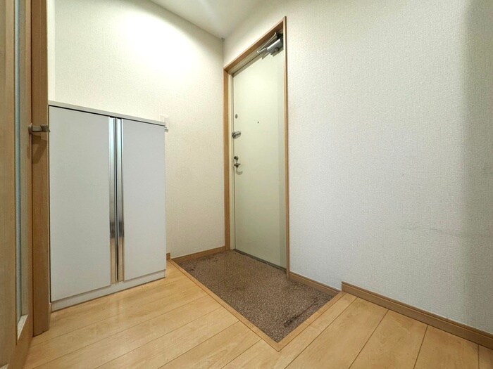 物件内観写真16　(玄関)