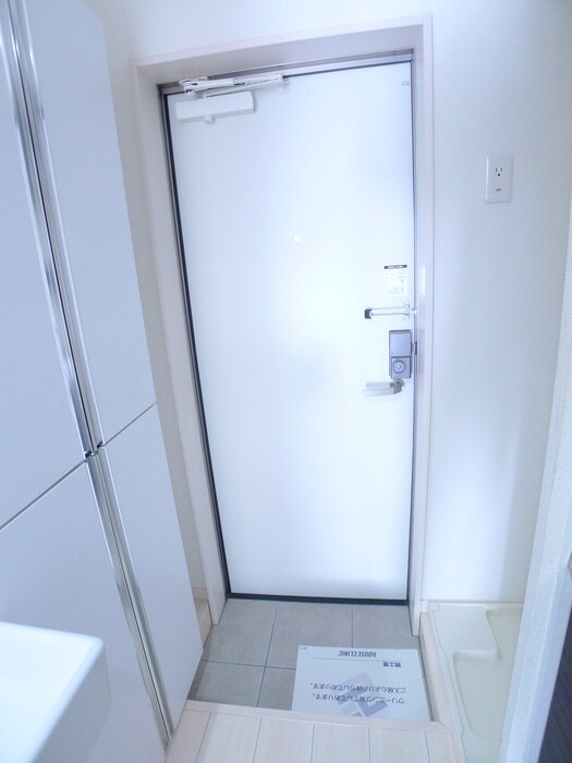 物件内観写真16　(玄関)