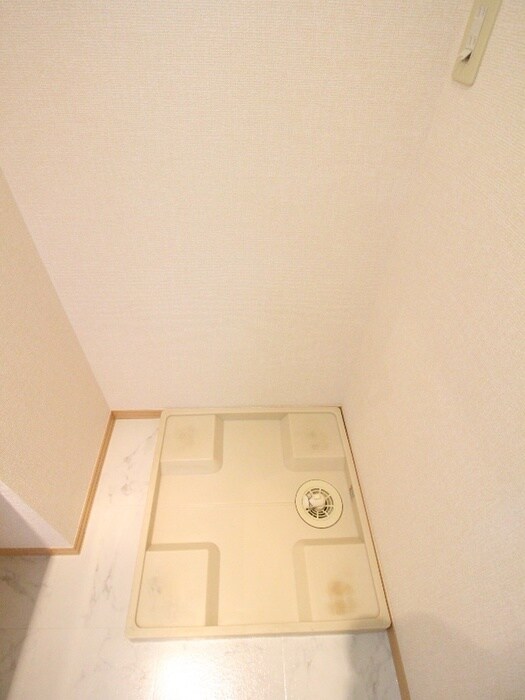 物件内観写真18　(洗濯機置場)