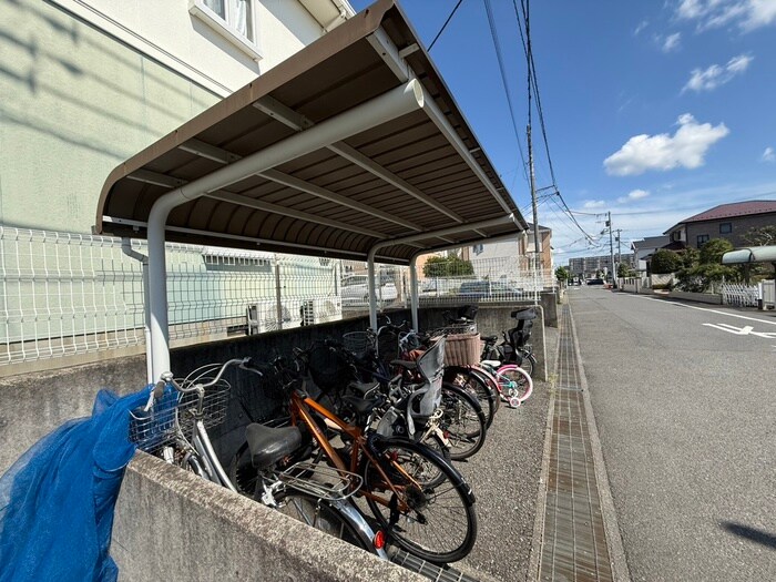 物件外観写真3　(駐輪場)