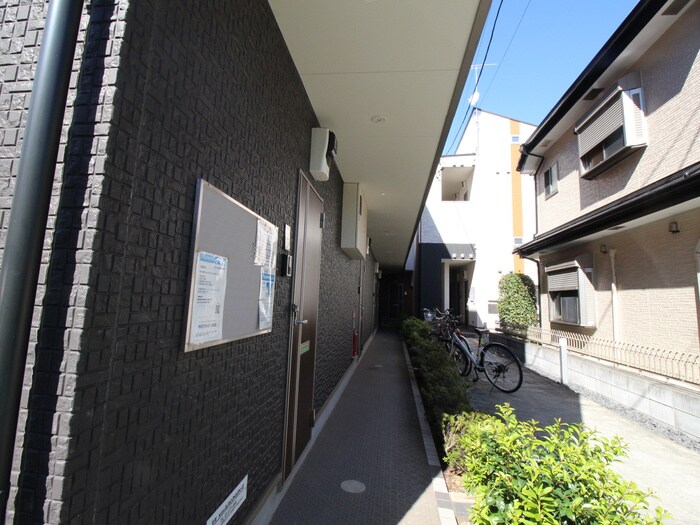 物件外観写真5　(エントランス部分)