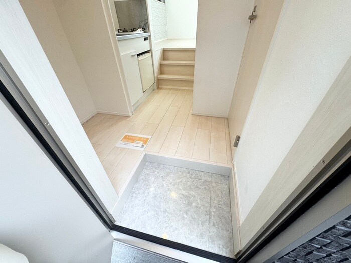 物件内観写真13　(玄関)