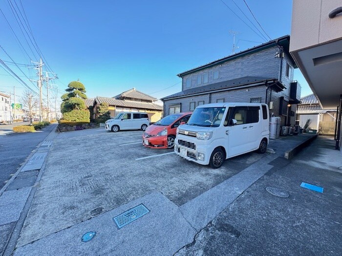物件外観写真4　(駐車場)