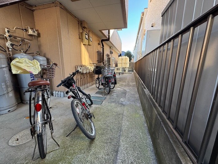 物件外観写真5　(駐輪場)