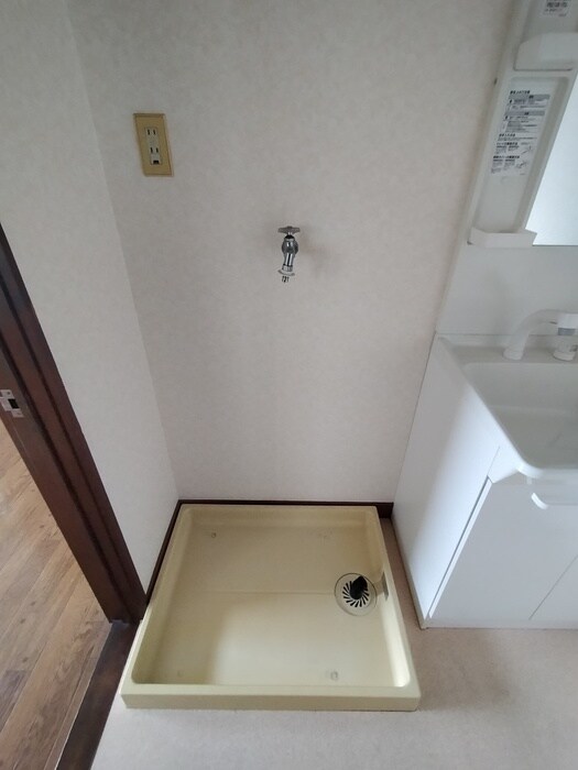 物件内観写真15　(洗濯機置場)