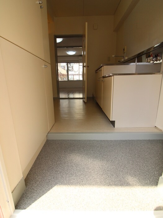 物件内観写真18　(玄関)