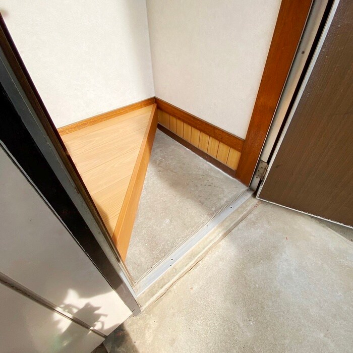 物件内観写真9　(玄関)