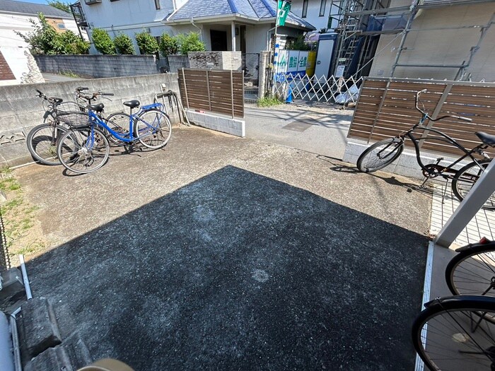 物件外観写真3　(駐輪場)