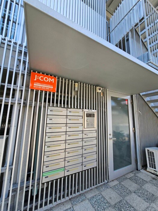 物件外観写真4　(エントランス部分)