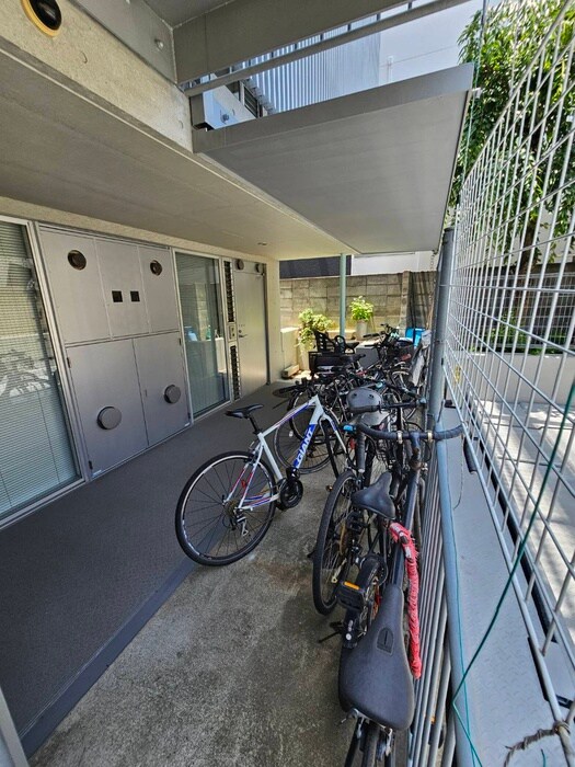 物件外観写真5　(駐輪場)
