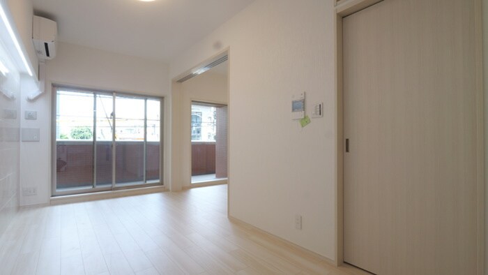 物件内観写真6　(室内からの展望)