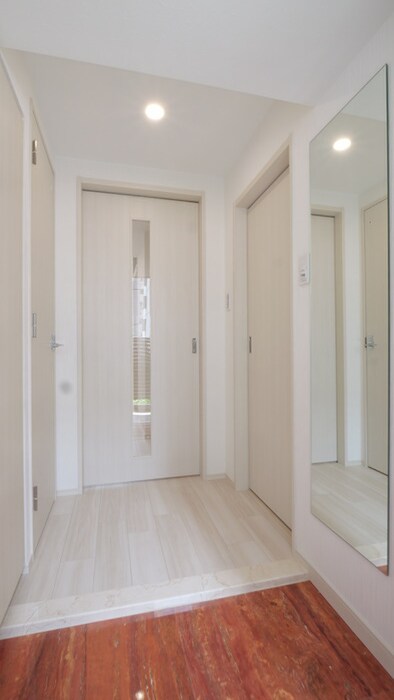 物件内観写真18　(玄関)