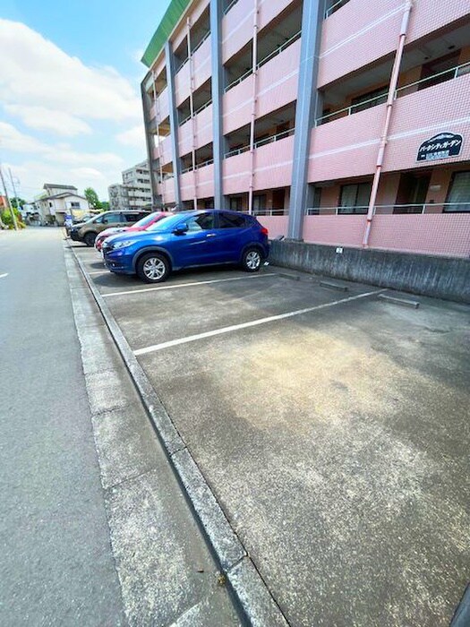 物件外観写真6　(駐車場)